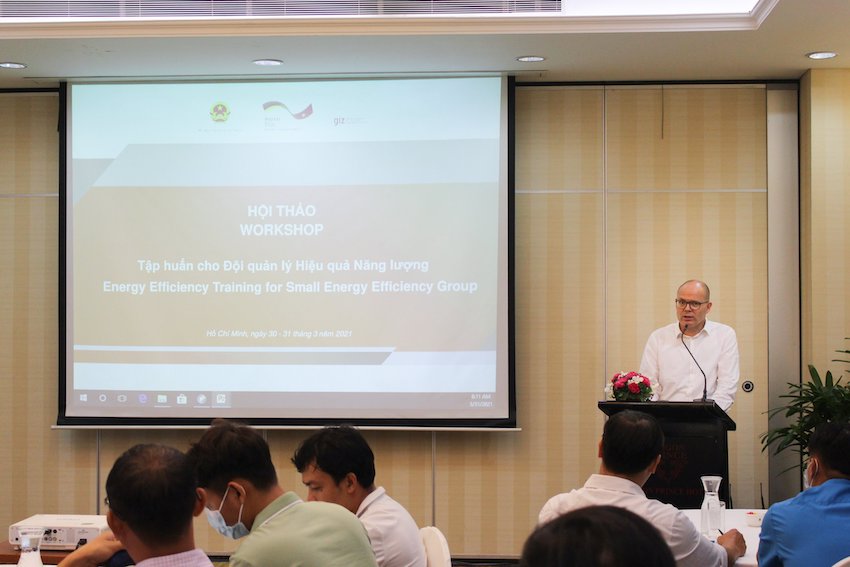 Tập[-]huấn[-]về[-]Hiệu[-]quả[-]năng[-]lượng[-]cho[-]Đội[-]quản[-]lý[-]Hiệu[-]quả[-]năng[-]lượng[-](SEEG)
